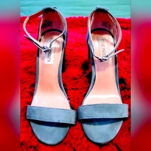 Steve Madden size 6M grey heels